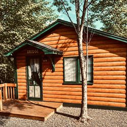 Mangy Moose Trailside Lodge