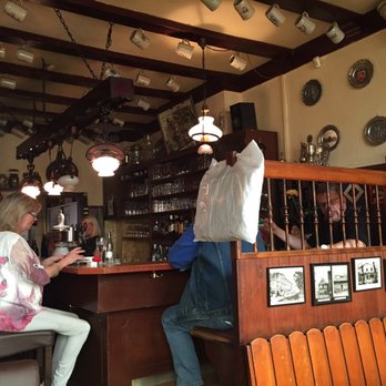 Zur Altstadt - Blick auf die Bar - Dive Bars Near Me - Hamburg, HH Zur Altstadt - Blick auf die Bar - Dive Bars Near Me - Hamburg, HH