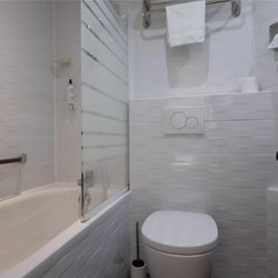 Hôtel Graslin - Guest Bathroom