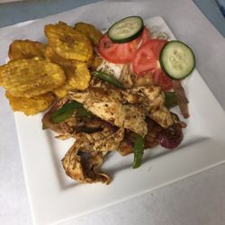 Lucia Deli - Grilled Chicken w Tostones o Fríes $8.99
