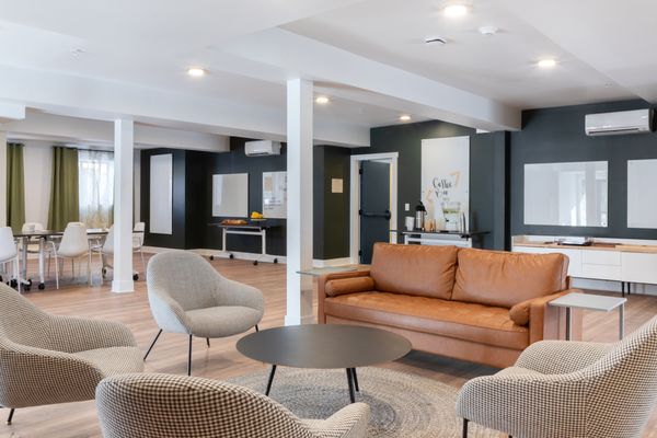 LOGE Leavenworth Downtown by null