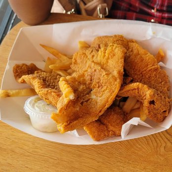 Harold's Chicken Shack - 3pc catfish and fries - American Near Me - Chicago, Illinois Harold's Chicken Shack - 3pc catfish and fries - American Near Me - Chicago, Illinois