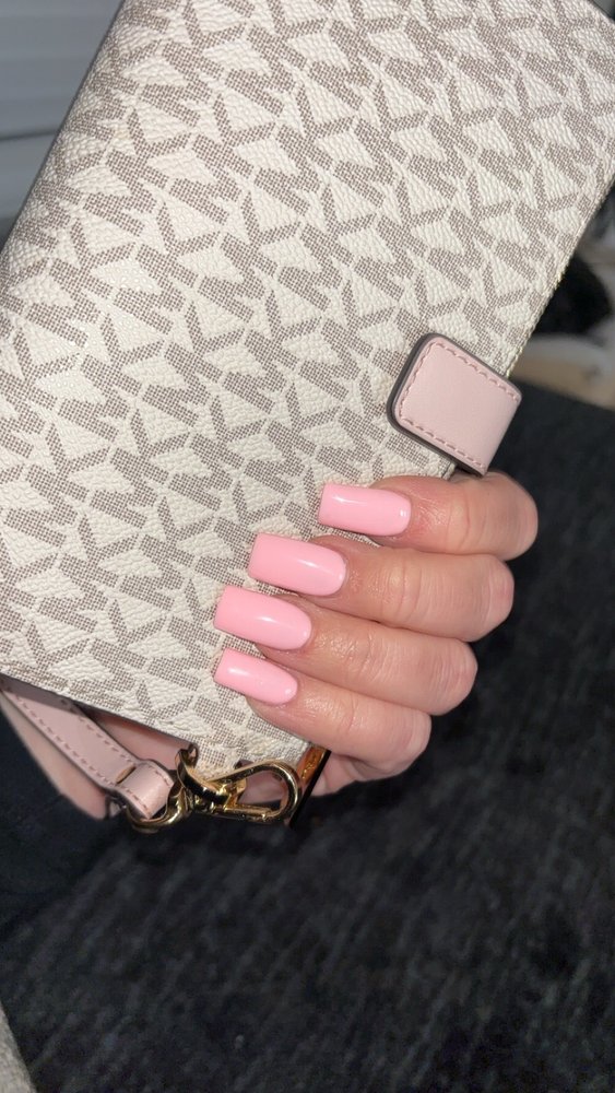 Dream Nails & Hair Salon Logo