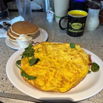 Eggs 'n Things Ko Olina - Spinach, Bacon & Cheese omelette w/pancakes - American Near Me - Kapolei, Hawaii Eggs 'n Things Ko Olina - Spinach, Bacon & Cheese omelette w/pancakes - American Near Me - Kapolei, Hawaii