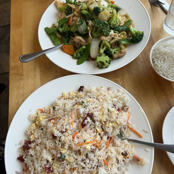 Xina Restaurant - Fried Rice Chicken With Vegetables - Chinese Near Me - Toms River, New Jersey