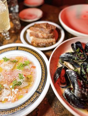 FET-FISK restaurant + bar by null