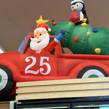 Safeway - Christmas display - Grocery Near Me - Honolulu, Hawaii Safeway - Christmas display - Grocery Near Me - Honolulu, Hawaii