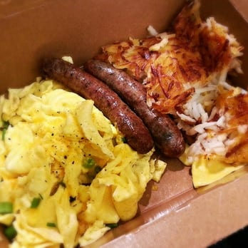 Sodo Kitchen - Cafe Bon Appetit - Chive scrambled eggs, sausage, & hashbrowns! - Cafeteria Near Me - Seattle, Washington