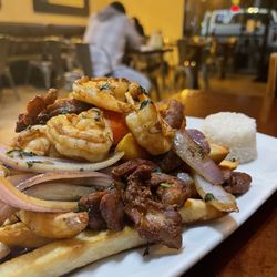 Listo el Pollo - Saltado de camarón con pollo