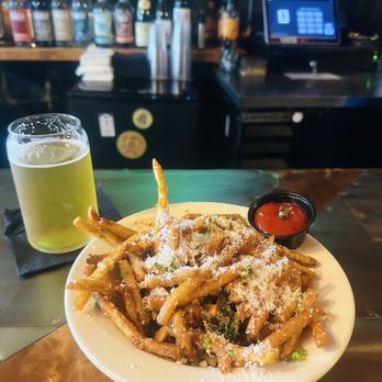 Notch Eight Craft House - Truffle Fries - Cocktail Bars Near Me - Jim Thorpe, Pennsylvania