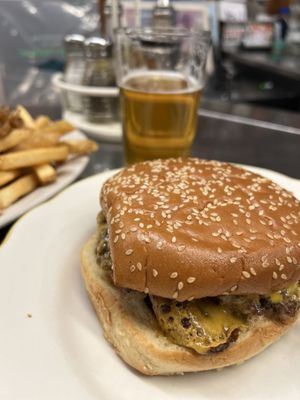 Dove's Luncheonette by null