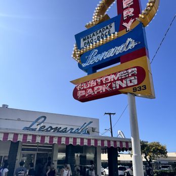 Leonard's Bakery - Signage - Bakeries Near Me - Honolulu, Hawaii