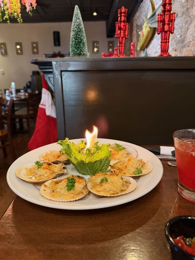 Tumi Peruvian Restaurant Logo