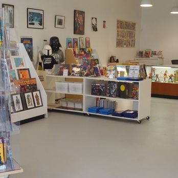 NEIGHBORHOOD COMICS - Clean and bright - Comic Books Near Me - Savannah, Georgia
