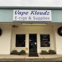 Vape Kloudz - Front of the store