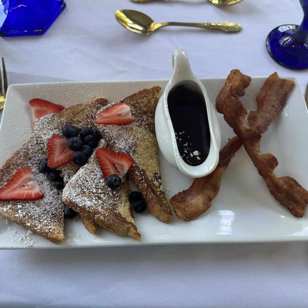 breakfast french toast & bacon- so yummy breakfast french toast & bacon- so yummy