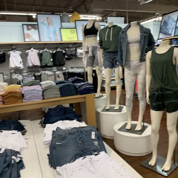 Calvin Klein - Men's Clothing Near Me - Elizabeth, New Jersey