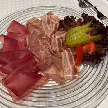 Wirtshaus Galliker - Dried meat plate, Swiss style - Swiss Food Near Me - Luzern, LU Wirtshaus Galliker - Dried meat plate, Swiss style - Swiss Food Near Me - Luzern, LU