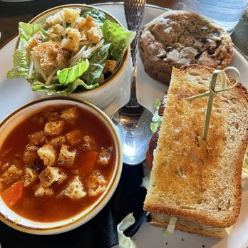 Overland Restaurant & Pub - Lunchtime time special - Pubs Near Me - Gardnerville, Nevada