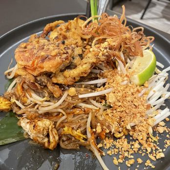 Isaan Der - Thai Kitchen & Bar - Soft shell crab fresh pad Thai - Thai Near Me - Toronto, Ontario Isaan Der - Thai Kitchen & Bar - Soft shell crab fresh pad Thai - Thai Near Me - Toronto, Ontario