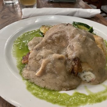 Foster's Kitchen Waikoloa - Stuffed Chicken - American Near Me - Waikoloa, Hawaii
