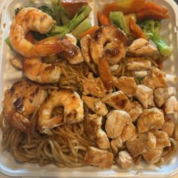 Hibachi V Express - Chicken and shrimp combo w noodles