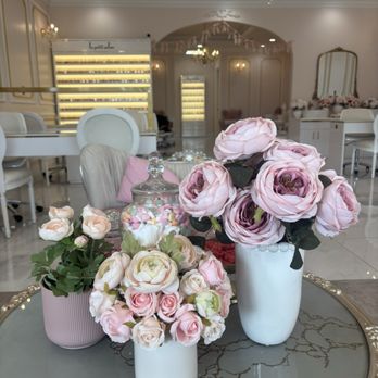 Le Petit Salon - Calm, clean and neat - Nail Salons Near Me - Tustin, California Le Petit Salon - Calm, clean and neat - Nail Salons Near Me - Tustin, California
