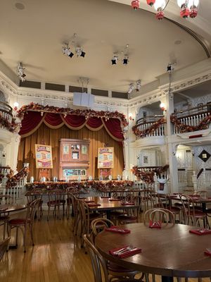 The Diamond Horseshoe by null