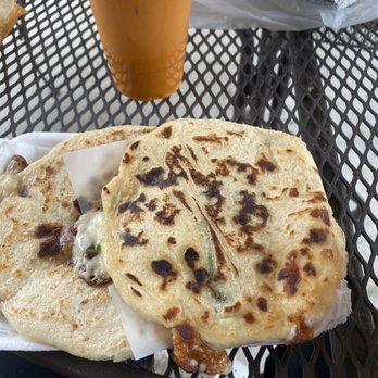 El Salvadoreño - Pupusa Frijoles y Queso Pupusa Espinaca con Queso - Salvadoran Near Me - Duarte, California El Salvadoreño - Pupusa Frijoles y Queso Pupusa Espinaca con Queso - Salvadoran Near Me - Duarte, California