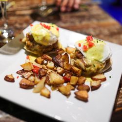 CorkScrew Bar & Grille - Crab cake Benedict