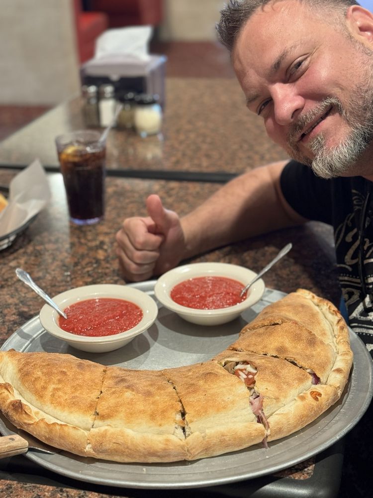 Amato's Pizza & Hoagies Logo