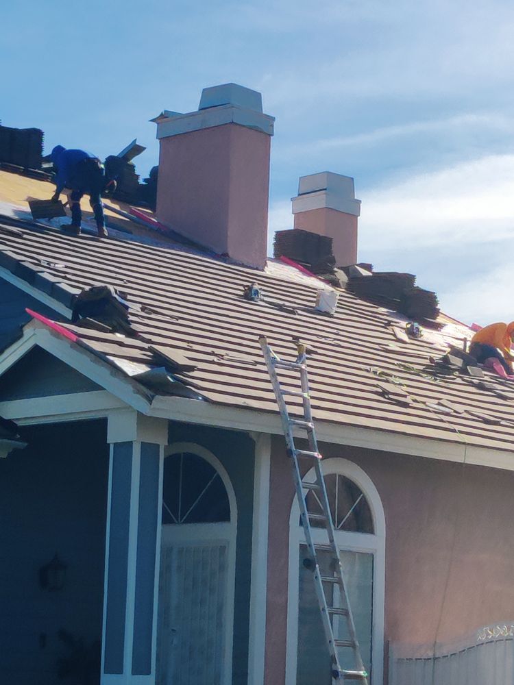 Slide of Y&V Roofing and Tearoff