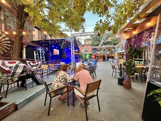 Public at the Brickyard by null