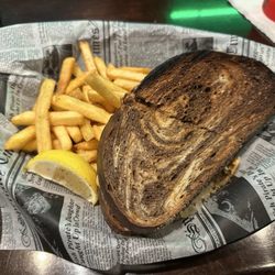 Maloney's Local Irish Pub