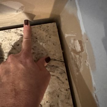 DR Horton home builder - Gap between wall and granite - General Contractors Near Me - Tucson, Arizona
