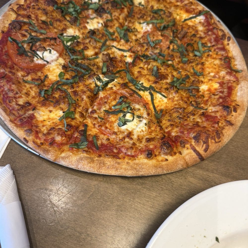 Parry's Pizzeria & Taphouse - Margaritas pizza - Pizza Near Me - Houston, Texas