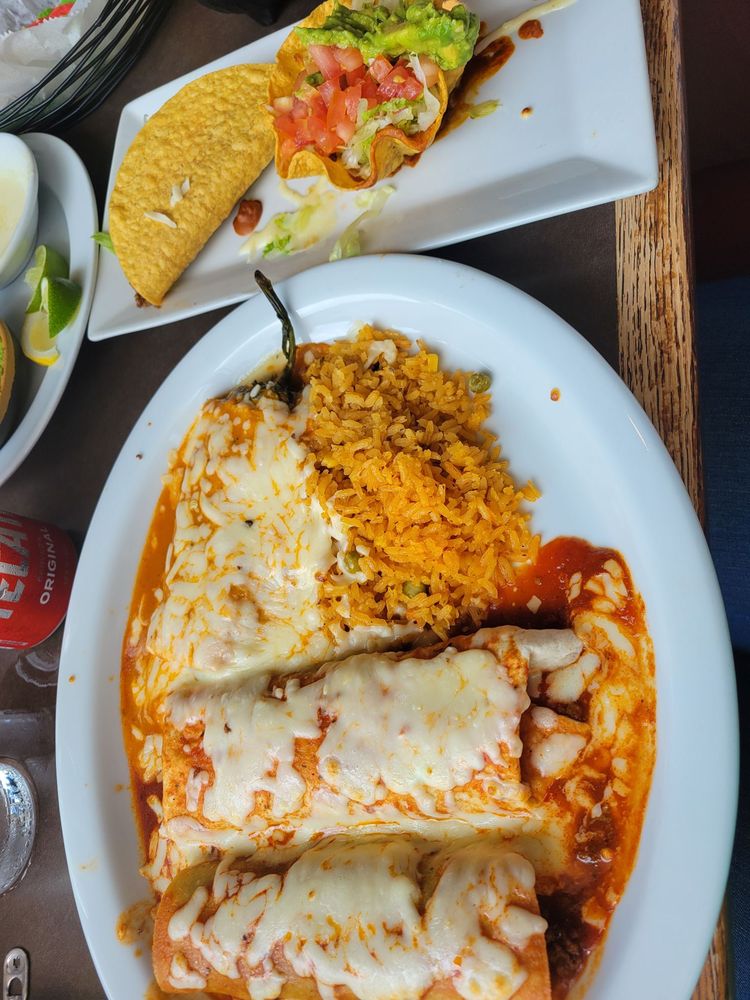 Dos Coronas - Sagamore Hills