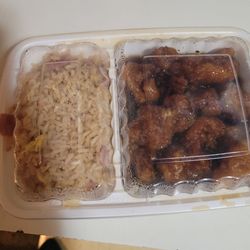 Yang's Gourmet House - General tso chicken. Love these containers