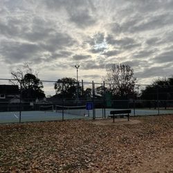 Nottingham Park - Tennis court