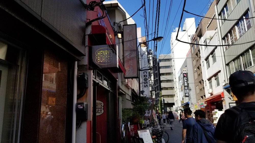 HENRY'S BURGER Akihabara