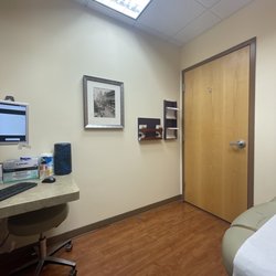 Peninsula Orthopedic Associates - Exam room