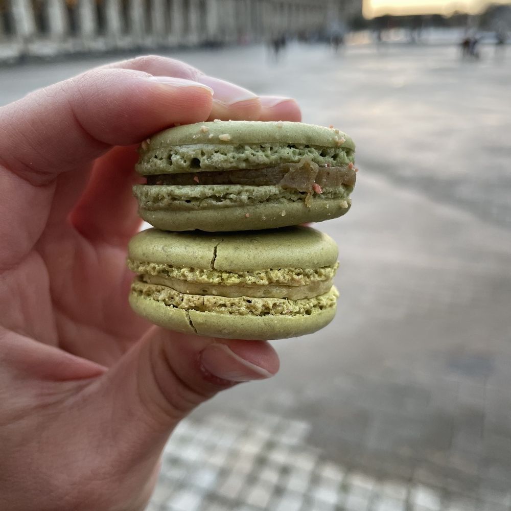 RICHART - Pistachio: RICHART-top, laduree-bottom - Macarons Near Me - Paris, 75 RICHART - Pistachio: RICHART-top, laduree-bottom - Macarons Near Me - Paris, 75