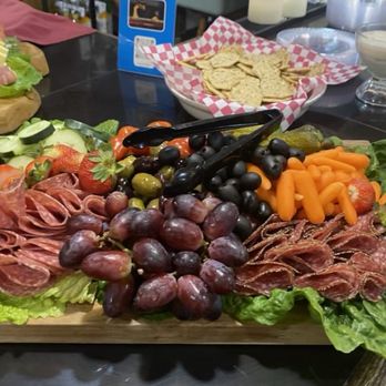 Rigatoni's Italian Restaurant Annaville - a platter of meats and vegetables - Italian Near Me - Corpus Christi, Texas Rigatoni's Italian Restaurant Annaville - a platter of meats and vegetables - Italian Near Me - Corpus Christi, Texas