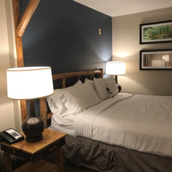Holiday Inn The Lodge at Big Bear Lake - Big Bear, CA