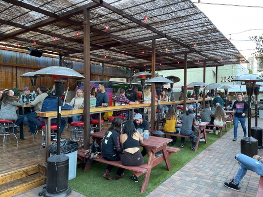 Luckys Indoor Outdoor by null