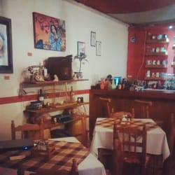 Hantis Café - Cada mes hay una expo de arte que a fin de mes se subasta.