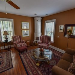 Inn At Union Pier - Sitting area in Captain's Quarters
