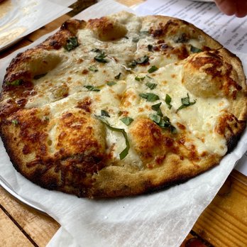 Rolling Oven - Pizza Bianca - Food Trucks Near Me - Lexington, Kentucky