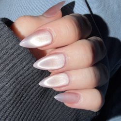 D'Lux Nail Spa - cat eye manicure