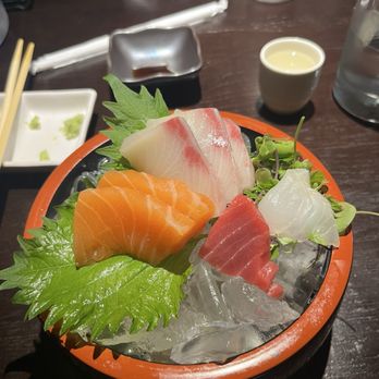Ginza - Nine piece sashimi bowl - Izakaya Near Me - Las Vegas, Nevada Ginza - Nine piece sashimi bowl - Izakaya Near Me - Las Vegas, Nevada